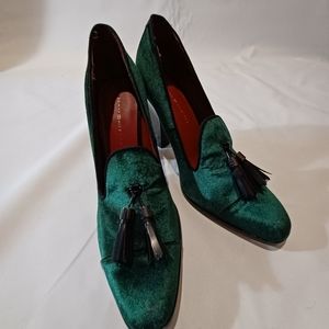 Tommy Hilfiger green velvet tassled Oxford with black patent leather heel